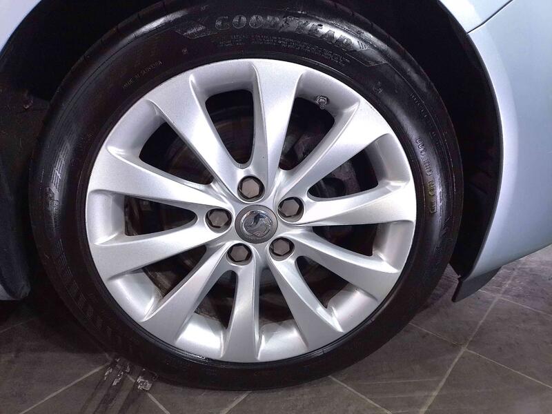 VAUXHALL INSIGNIA
