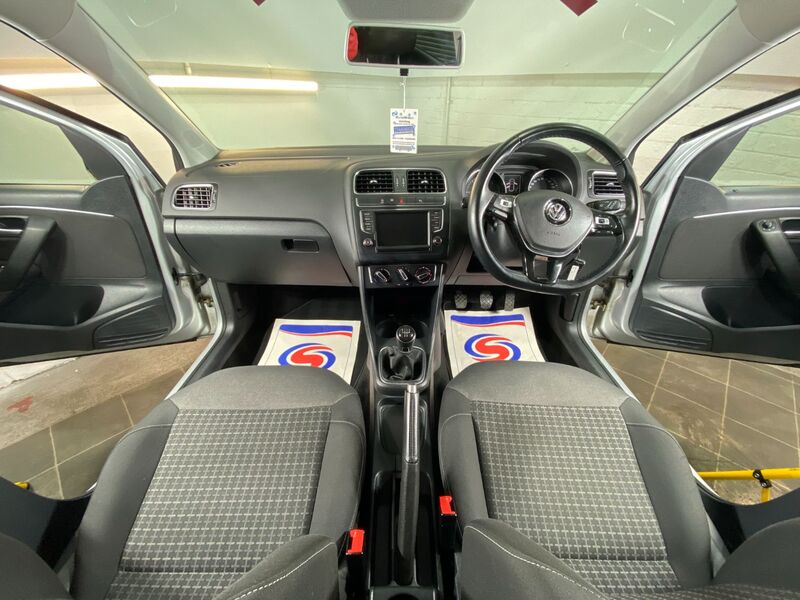 VOLKSWAGEN POLO