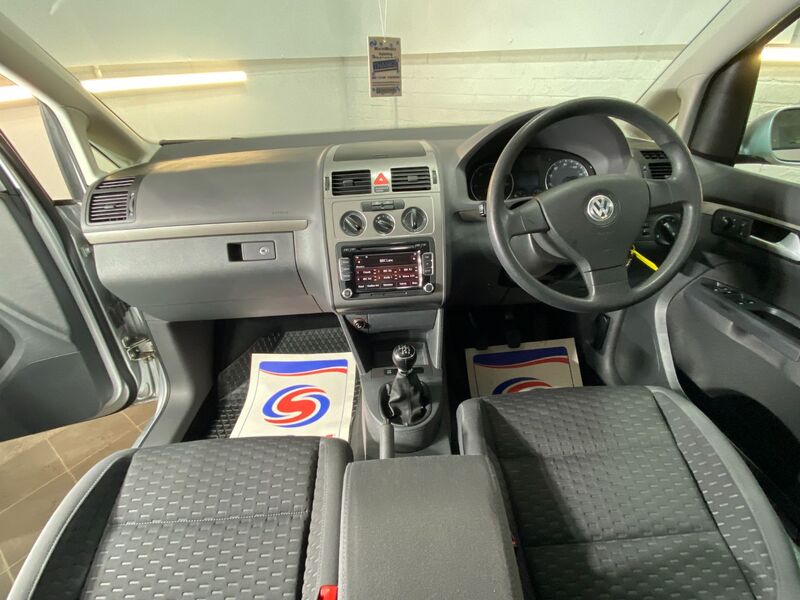 VOLKSWAGEN TOURAN