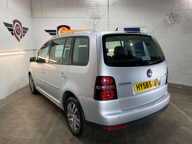 VOLKSWAGEN TOURAN