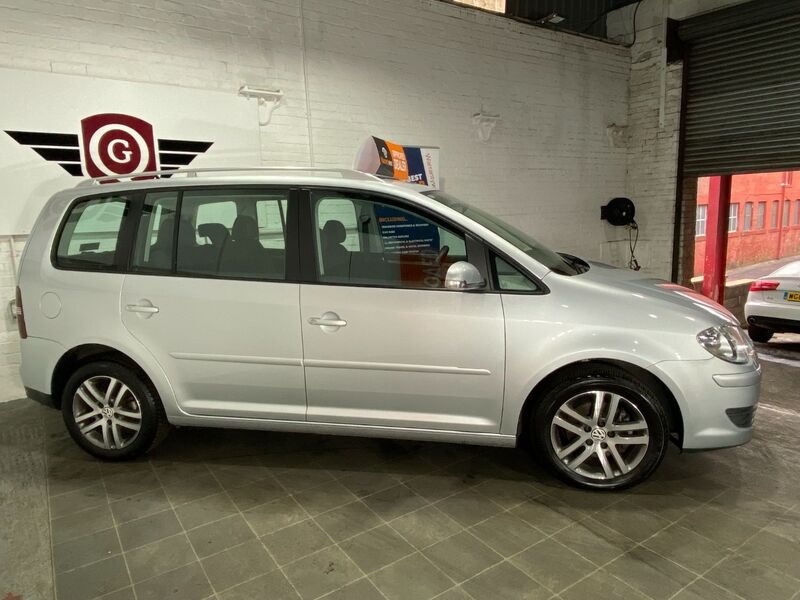VOLKSWAGEN TOURAN