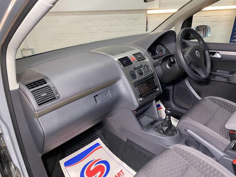 VOLKSWAGEN TOURAN