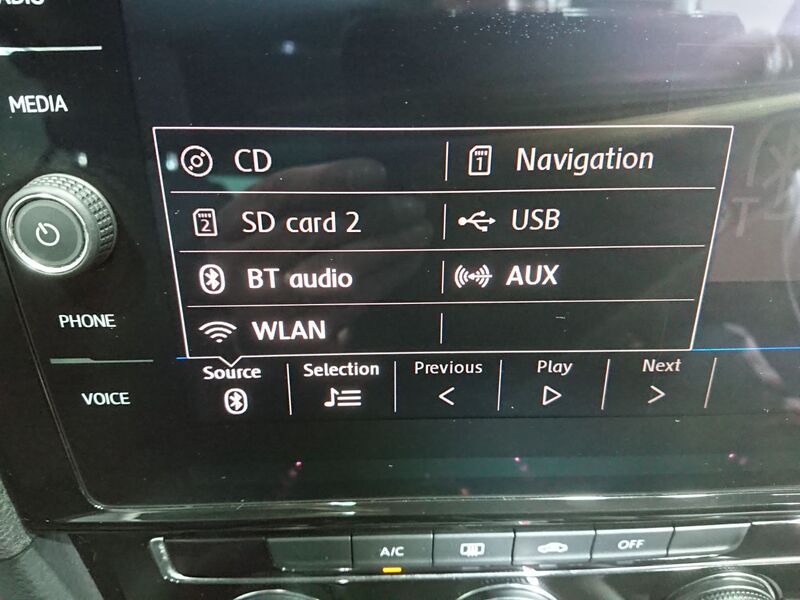 VOLKSWAGEN GOLF